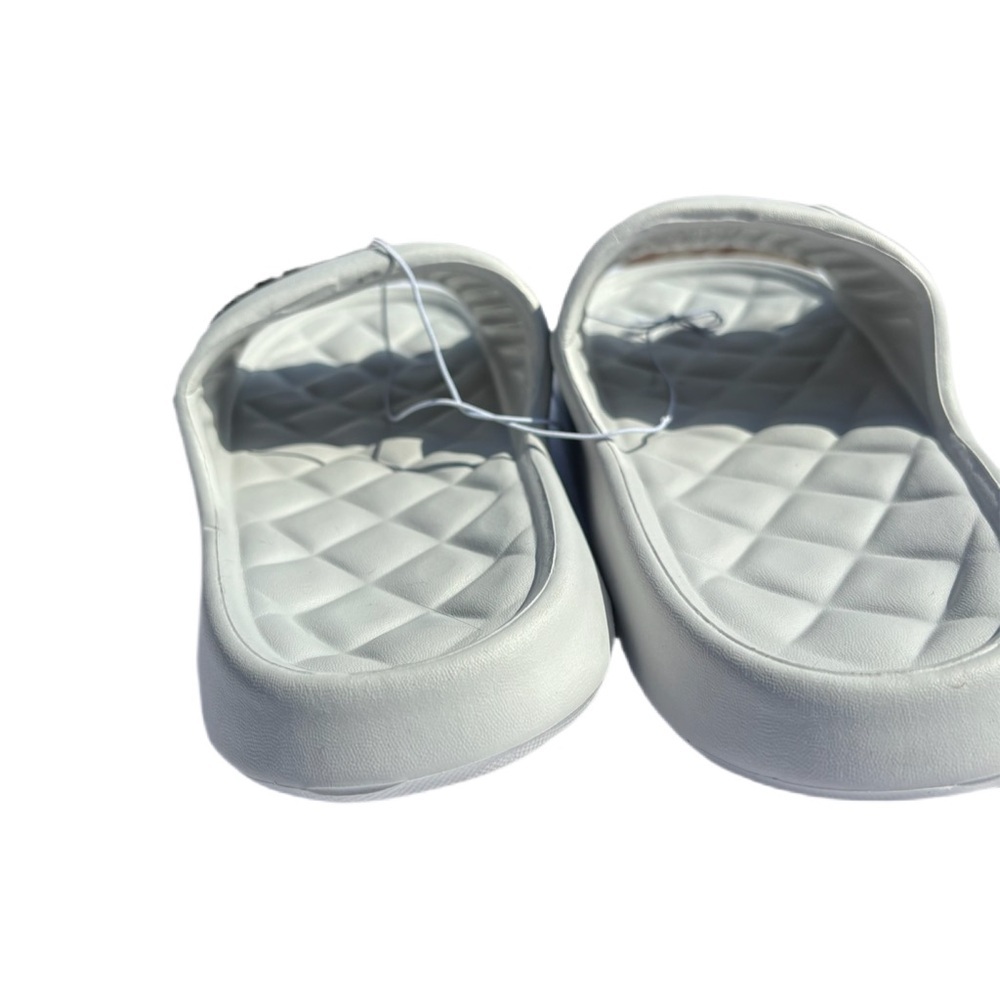 Hello Kitty Slide Sandals 42-43 Brand New - Picture 4 of 9